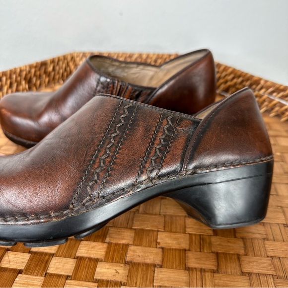 Dansko Sienna Brown embroidered leather clogs slip on neutral lagenlook casual - Picture 7 of 11